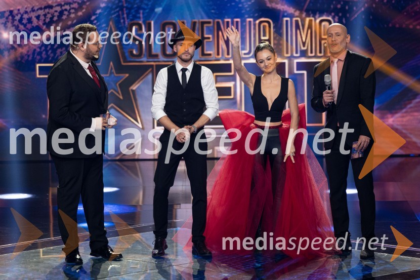  Sašo Stare, stand up komik, voditelj;  Jure Kotnik, pevec;  Sofia Chernistyna, pevka;  Peter Poles, televizijski voditeljSlovenija ima talent 2023, druga polfinalna oddaja