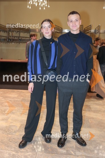  Katarina Kuk;  Nik Erik Neubauer, fotografArzenik in stare čipke, premiera