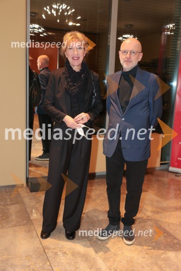  Vesna Jurca Tadel, ravnateljice SNG Drama Ljubljana;  Boštjan TadelArzenik in stare čipke, premiera