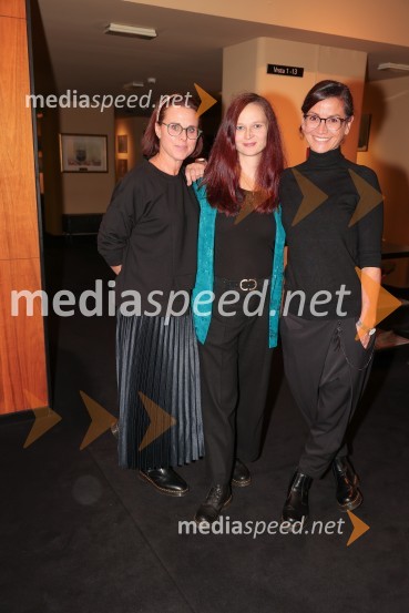  Petra Hrastar, MGL;  Katarina Koprivnikar, marketing MGL;  Simona  Belle, služba za stike z javnostmi MGLArzenik in stare čipke, premiera