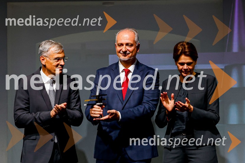 mag. Črtomir Remec,  predsednik Inženirske zbornice Slovenije; dr. Vojkan Jovičić, inženir; mag. Alenka Bratušek, Ministrica za infrastrukturoDan inženirske zbornice Slovenije