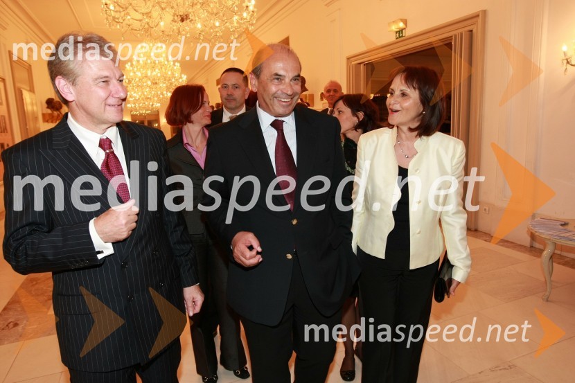 Davorin Kračun, nekdanji veleposlanik Slovenije v ZDA, dr. Roman Glaser, generalni direktor Perutnine Ptuj in Andreja Kračun, soproga Davorina KračunaPremiera opere Turandot v SNG Maribor