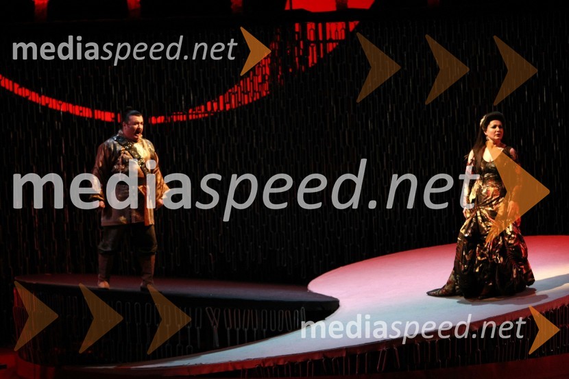 Janez Lotrič in Elena Nebera, operna pevca v operi TurandotPremiera opere Turandot v SNG Maribor