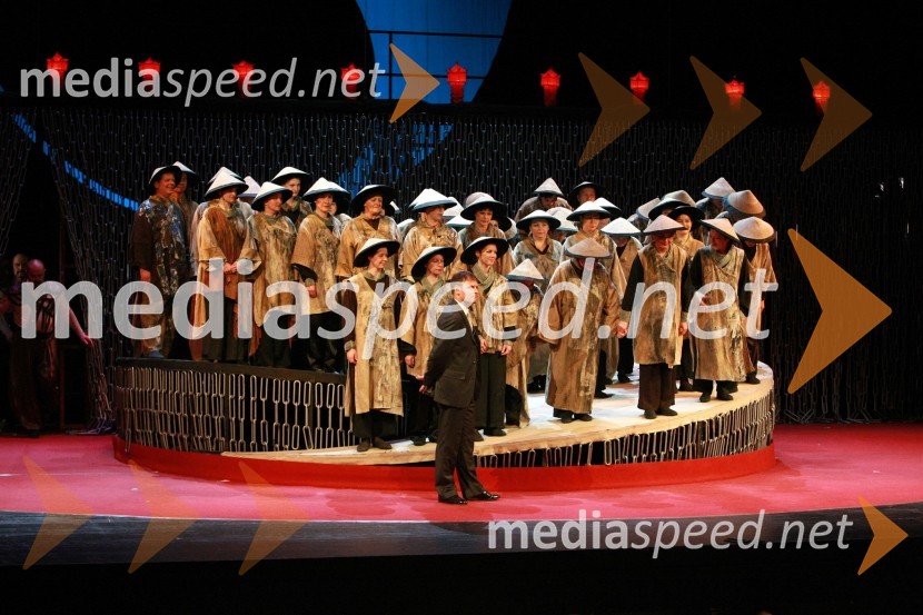 Robert Mraček, zborovodja in zborPremiera opere Turandot v SNG Maribor