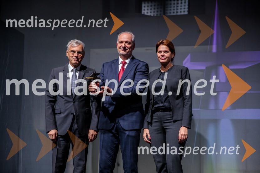 mag. Črtomir Remec,  predsednik Inženirske zbornice Slovenije; dr. Vojkan Jovičić, inženir; mag. Alenka Bratušek, Ministrica za infrastrukturoDan inženirske zbornice Slovenije