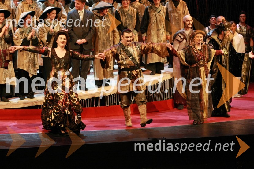 Elena Nebera, Janez Lotrič in Sabina Cvilak, operni pevciPremiera opere Turandot v SNG Maribor