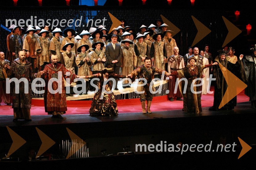 ..., ..., Elena Nebera, Janez Lotrič, Sabina Cvilak in ..., operni pevciPremiera opere Turandot v SNG Maribor
