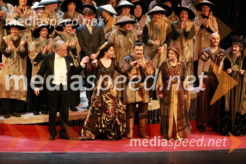 Michael Halász, glasbeni vodja in dirigent, Elena Nebera, Janez Lotrič ter Sabina Cvilak, operni pevciPremiera opere Turandot v SNG Maribor