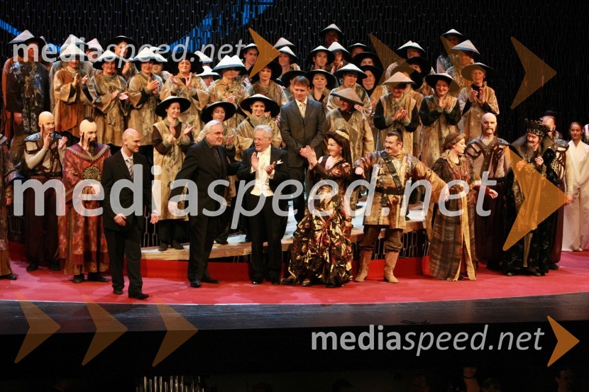 ..., Plamen Kartaloff, režiser opere Turandot, Michael Halász, glasbeni vodja in dirigent, Elena Nebera, Janez Lotrič, Sabina Cvilak, ... in ..., operni pevciPremiera opere Turandot v SNG Maribor