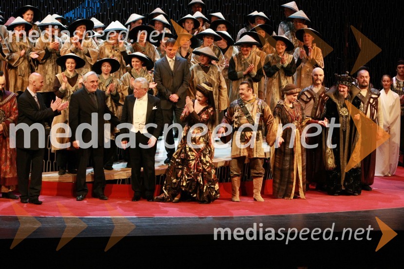 ..., Plamen Kartaloff, režiser opere Turandot, Michael Halász, glasbeni vodja in dirigent, Elena Nebera, Janez Lotrič, Sabina Cvilak, ..., ... in ..., operni pevciPremiera opere Turandot v SNG Maribor