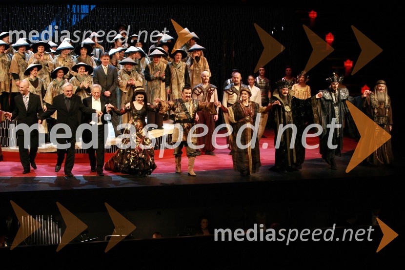 ..., Plamen Kartaloff, režiser opere Turandot, Michael Halász, glasbeni vodja in dirigent, Elena Nebera, Janez Lotrič, Sabina Cvilak, ..., ... in ..., operni pevciPremiera opere Turandot v SNG Maribor