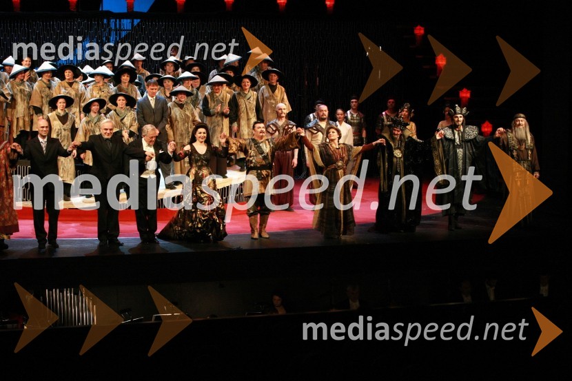 ..., Plamen Kartaloff, režiser opere Turandot, Michael Halász, glasbeni vodja in dirigent, Elena Nebera, Janez Lotrič, Sabina Cvilak, ..., ... in ..., operni pevciPremiera opere Turandot v SNG Maribor