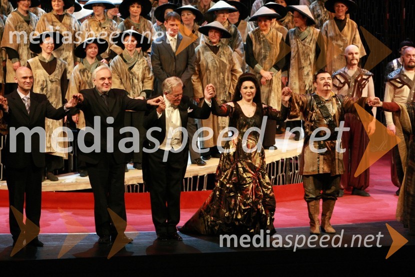 ..., Plamen Kartaloff, režiser opere Turandot, Michael Halász, glasbeni vodja in dirigent, Elena Nebera ter Janez Lotrič, operna pevcaPremiera opere Turandot v SNG Maribor