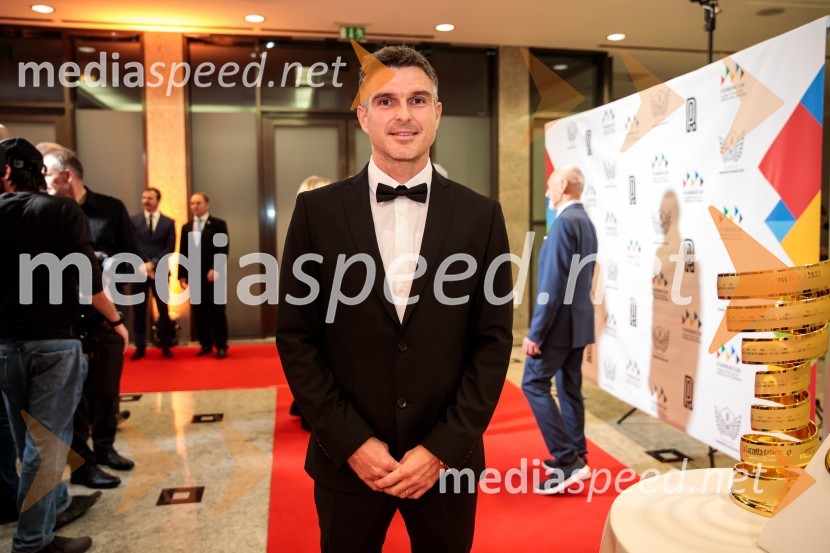  Peter Kauzer, kajakaš na divjih vodahPrimož Roglič predal naziv botra, dobrodelna prireditev Olimpijskega komiteja Slovenije