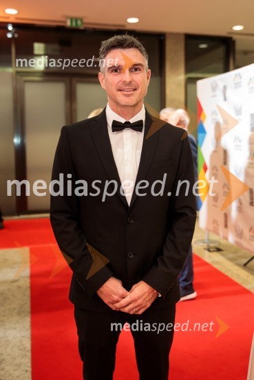  Peter Kauzer, kajakaš na divjih vodahPrimož Roglič predal naziv botra, dobrodelna prireditev Olimpijskega komiteja Slovenije