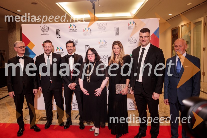  Franjo Bobinac, podpredsednik in generalni direktor za globalni marketing, Hisense International., predsednik Rokometne zveze Slovenije;  ... ;  Primož Roglič, kolesar;  ... ;  ... ;  ... ;  Miroslav Cerar, nekdanji gimnastičar, nekdanji predsednik Odbora za podeljevanje Bloudkovih priznanjPrimož Roglič predal naziv botra, dobrodelna prireditev Olimpijskega komiteja Slovenije