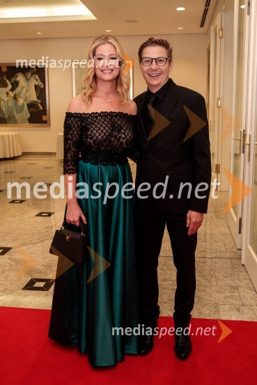  Ana Vehovar; dr. Andraž Vehovar, podjetnik, nekdanji športnikPrimož Roglič predal naziv botra, dobrodelna prireditev Olimpijskega komiteja Slovenije