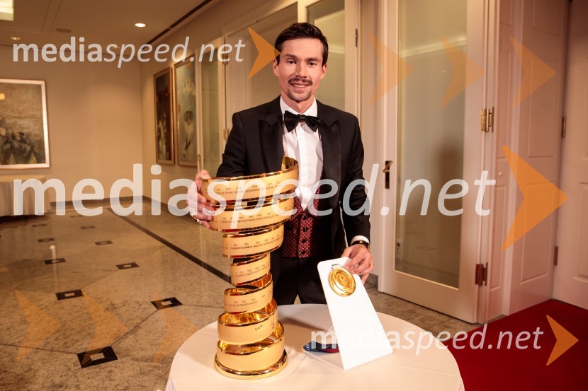  Primož Roglič, kolesarPrimož Roglič predal naziv botra, dobrodelna prireditev Olimpijskega komiteja Slovenije