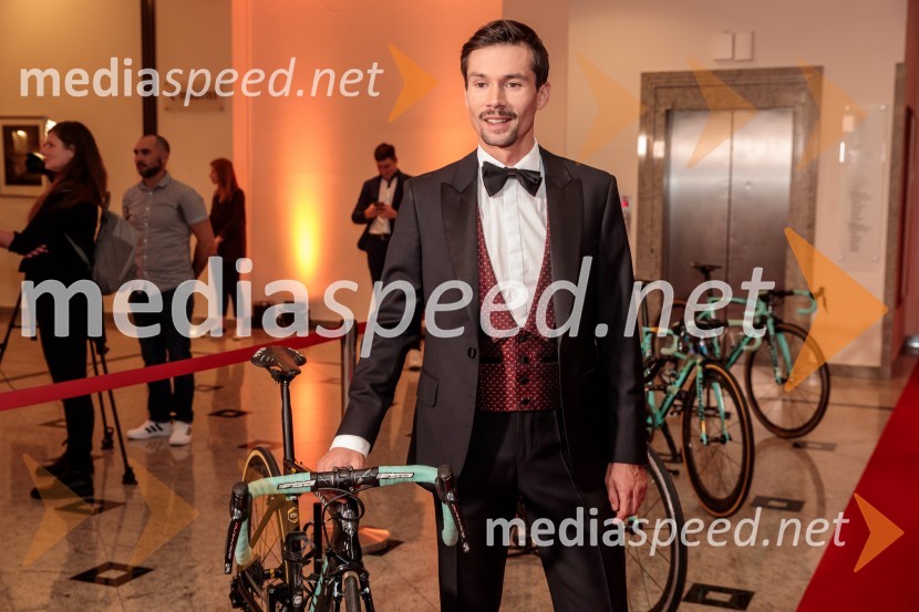  Primož Roglič, kolesarPrimož Roglič predal naziv botra, dobrodelna prireditev Olimpijskega komiteja Slovenije