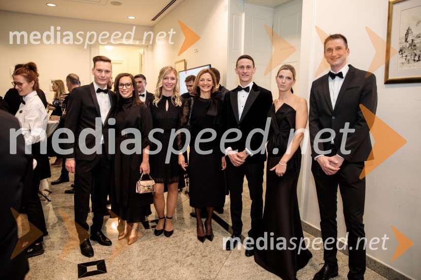  Anže Lanišek, smučarski skakalec;  Nastja Lanišek;  ... ;  ... ;  Peter  Prevc, smučarski skakalec;  Mina Prevc;  ... Primož Roglič predal naziv botra, dobrodelna prireditev Olimpijskega komiteja Slovenije