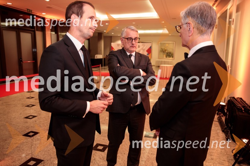  ... ;  Matjaž Han, minister za gospodarski razvoj in tehnologijo;  Franjo Bobinac, podpredsednik in generalni direktor za globalni marketing, Hisense International., predsednik Rokometne zveze SlovenijePrimož Roglič predal naziv botra, dobrodelna prireditev Olimpijskega komiteja Slovenije