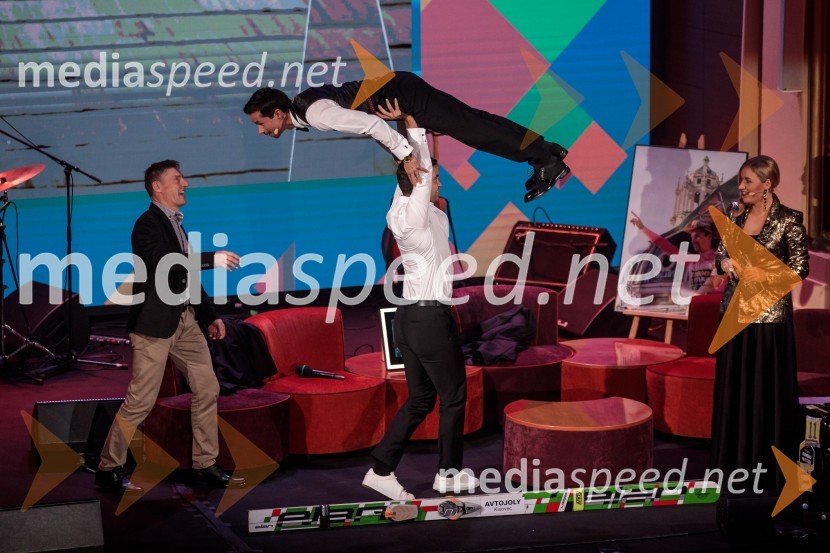  Robert Hrgota, trener slovenske skakalne reprezentance;  Primož Roglič, kolesarPrimož Roglič predal naziv botra, dobrodelna prireditev Olimpijskega komiteja Slovenije