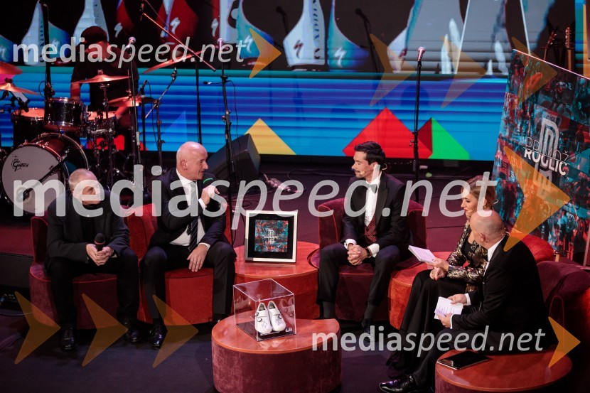  ... ;  Bogdan  Fink , direktor kolesarskega kluba Adria mobil;  Primož Roglič, kolesar;  ... ;  ... Primož Roglič predal naziv botra, dobrodelna prireditev Olimpijskega komiteja Slovenije