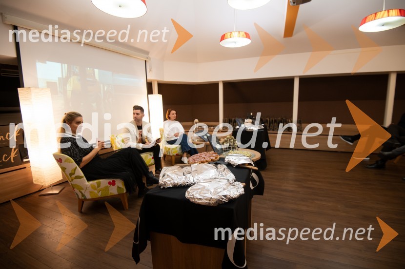  Mihaela Margan  Kocbek;  Denis Škerget, Perutnina Ptuj Group;  Nina Žitko Pucer, urednica, Cankarjeva založbaMoja bučna kuhinja, predstavitev knjige Miše Margan