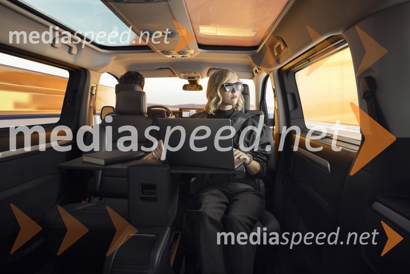 NOVI PEUGEOT e-TRAVELLER