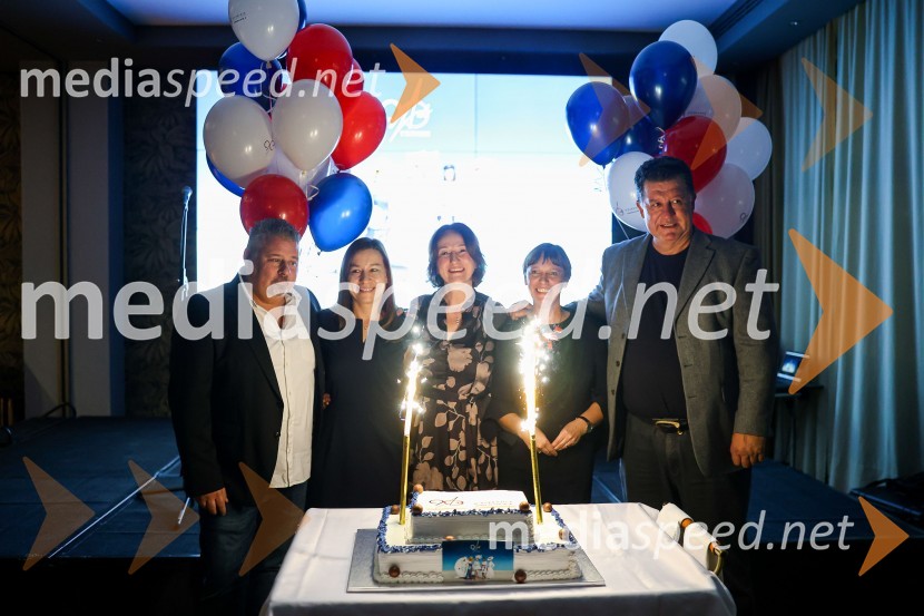  ... ;  ... ;  Ildiko Kiss, regijska direktorica prodaje skupine Air France – KLM;  ... ;  ... 90. obletnica letalske družbe Air France