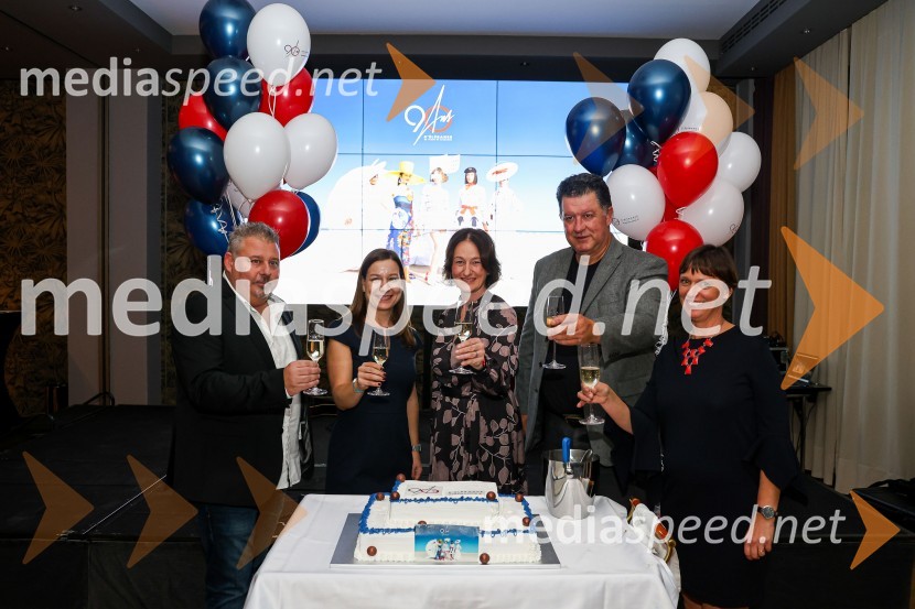  ... ;  ... ;  Ildiko Kiss, regijska direktorica prodaje skupine Air France – KLM;  ... ;  ... 90. obletnica letalske družbe Air France