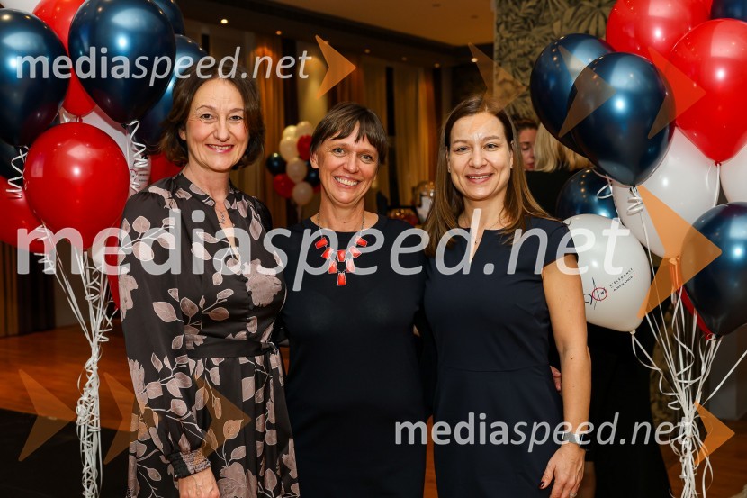  Ildiko Kiss, regijska direktorica prodaje skupine Air France – KLM;  ... ;  ... 90. obletnica letalske družbe Air France