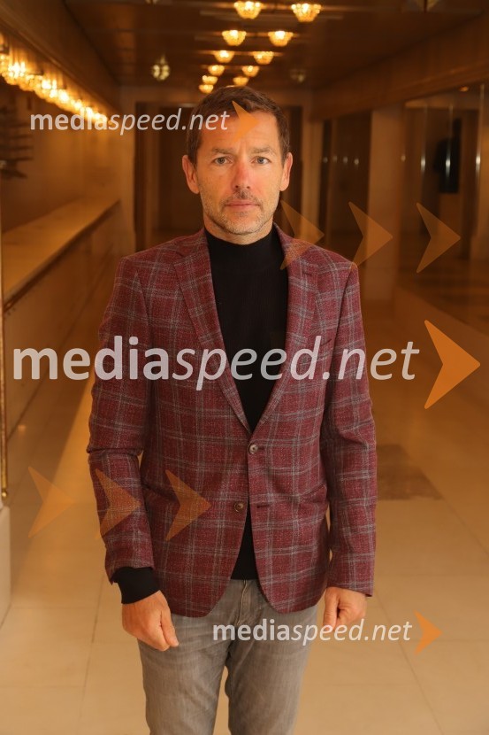  Aleš Novak, umetniški direktor Festival Borštnikovo srečanjePremiera Drame SNG Maribor Monolog za živeče v času izumrtja