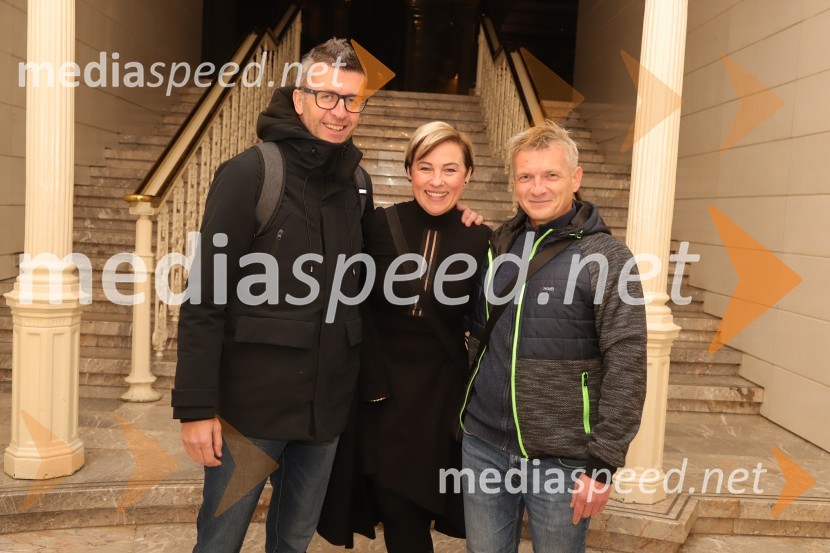  ... ;  Suzana Rengeo, modna oblikovalka in kostumografinja;  ... Premiera Drame SNG Maribor Monolog za živeče v času izumrtja