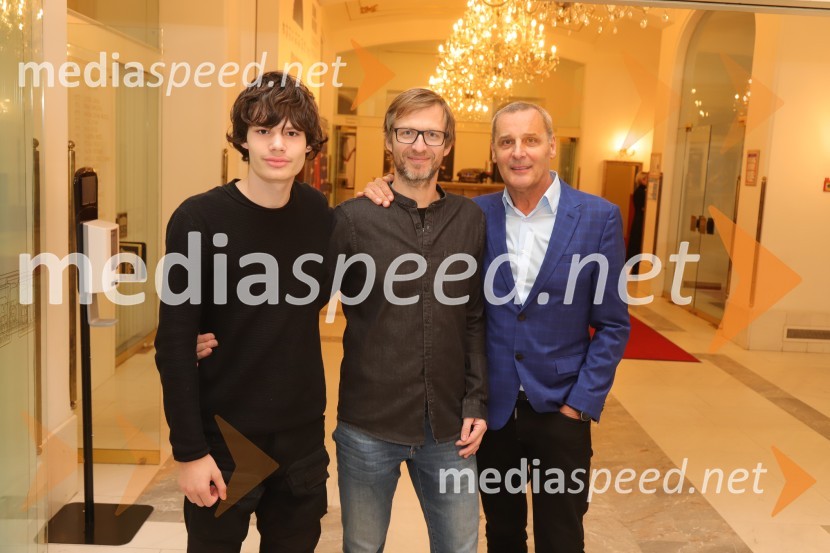  ... ; Dr. Samo Granda;  Danilo Rošker, direktor SNG MariborPremiera Drame SNG Maribor Monolog za živeče v času izumrtja