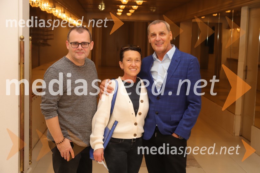  Alan Kavčič, predstavnik za odnose z javnostmi SNG Maribor;  Ivica Flis Smaka,  dr. med., Zdravstveni Zavod Flis Maribor;  Danilo Rošker, direktor SNG MariborPremiera Drame SNG Maribor Monolog za živeče v času izumrtja