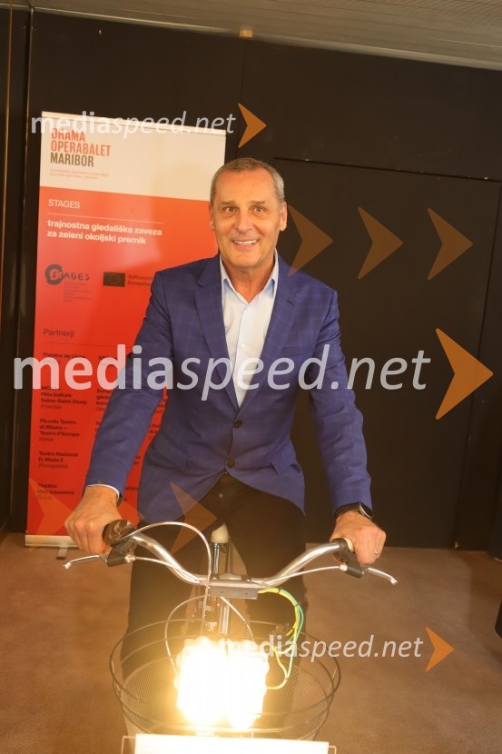  Danilo Rošker, direktor SNG MariborPremiera Drame SNG Maribor Monolog za živeče v času izumrtja