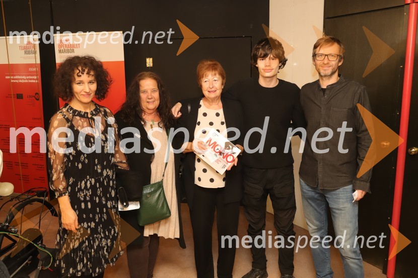  Barbara Damjan, profesorica;  Metka Damjan, lektorica;  Minca Lorenci, igralka;  ... ; Dr. Samo GrandaPremiera Drame SNG Maribor Monolog za živeče v času izumrtja