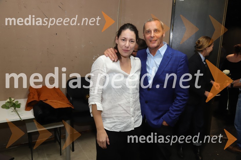  Minca Lorenci, igralka;  Danilo Rošker, direktor SNG MariborPremiera Drame SNG Maribor Monolog za živeče v času izumrtja