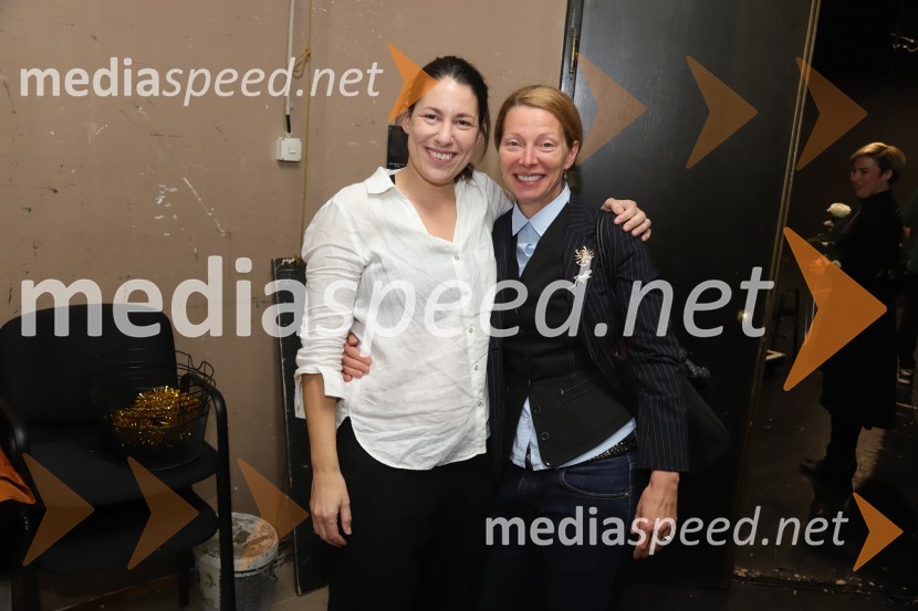  Minca Lorenci, igralka;  Nataša Matjašec Rošker, igralkaPremiera Drame SNG Maribor Monolog za živeče v času izumrtja