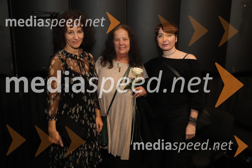  Barbara Damjan, profesorica;  Metka Damjan, lektorica;  Mateja Starič, skladateljicaPremiera Drame SNG Maribor Monolog za živeče v času izumrtja