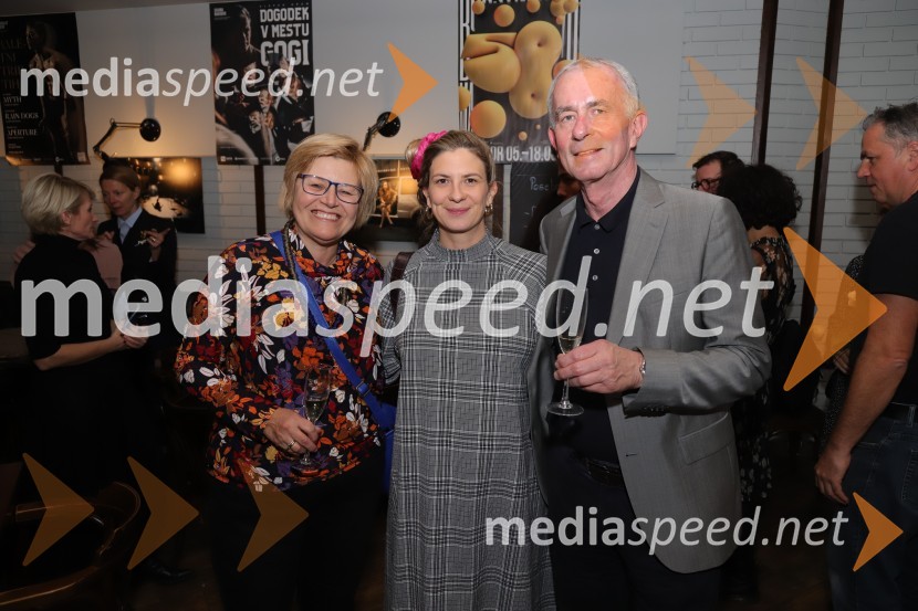  Tina Mahkota, prevajalka;  ... ;  ... Premiera Drame SNG Maribor Monolog za živeče v času izumrtja