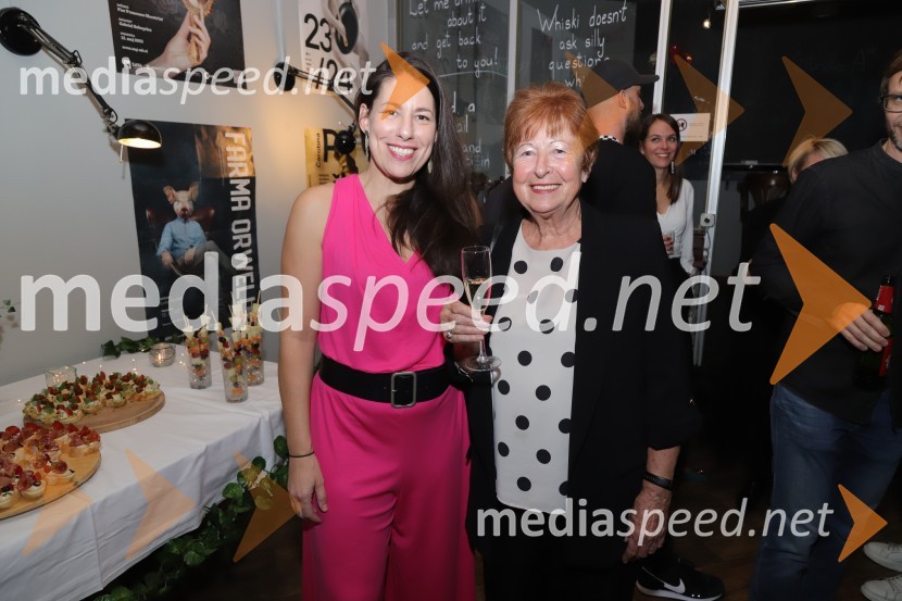  Minca Lorenci, igralka;  Jožica LorenciPremiera Drame SNG Maribor Monolog za živeče v času izumrtja