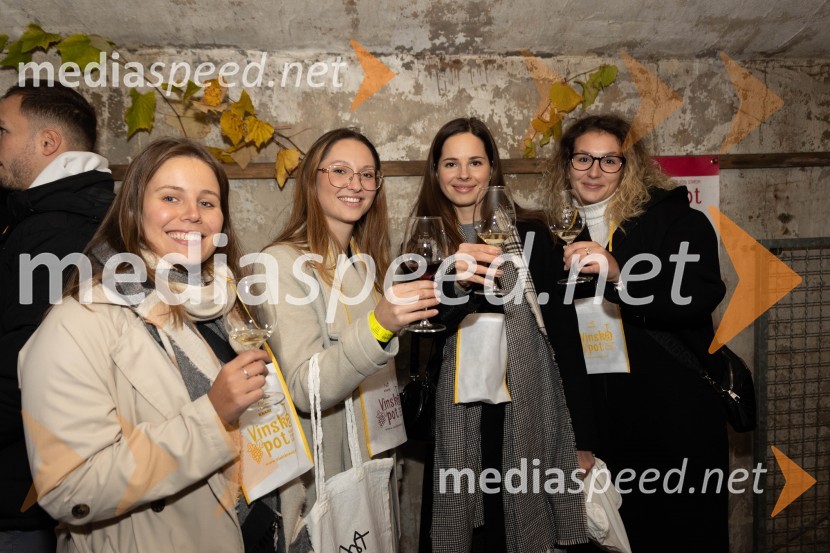 Vinska pot v rovih pod starim Kranjem 2023, petek