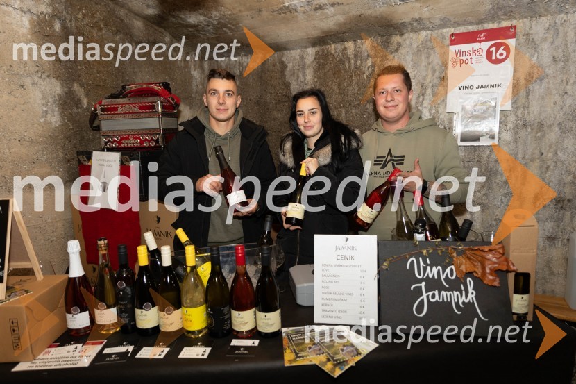 Vinska pot v rovih pod starim Kranjem 2023, petek