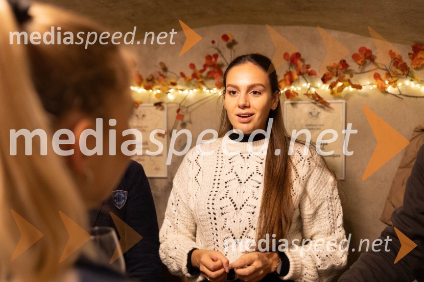 Vinska pot v rovih pod starim Kranjem 2023, petek