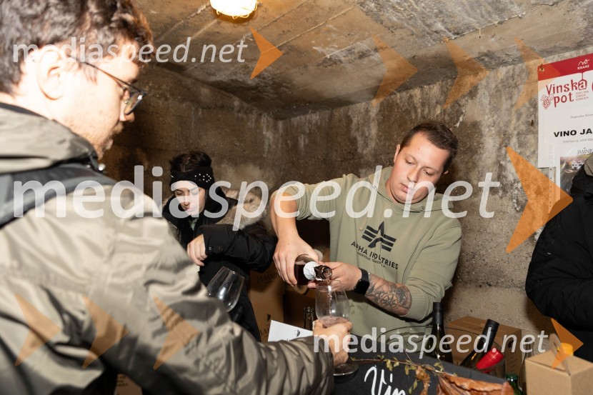 Vinska pot v rovih pod starim Kranjem 2023, petek