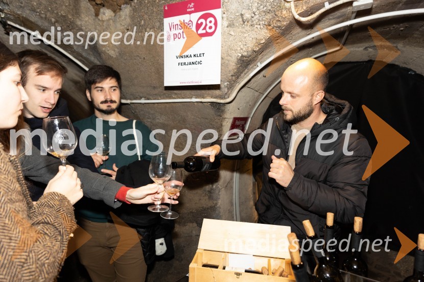 Vinska pot v rovih pod starim Kranjem 2023, petek