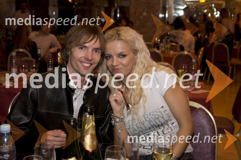 Gregor Urbas, umetnostni drsalec in Katja Fašink, vizažistka, stilistka in pevkaMiss športa Slovenije 2009