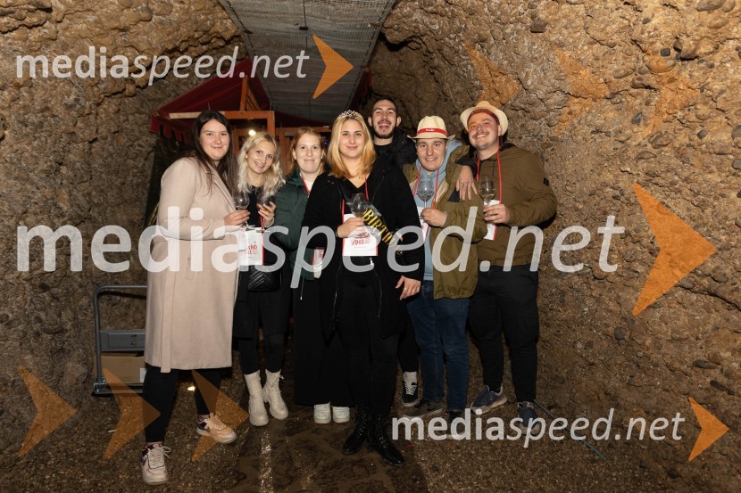 Vinska pot v rovih pod starim Kranjem 2023, petek